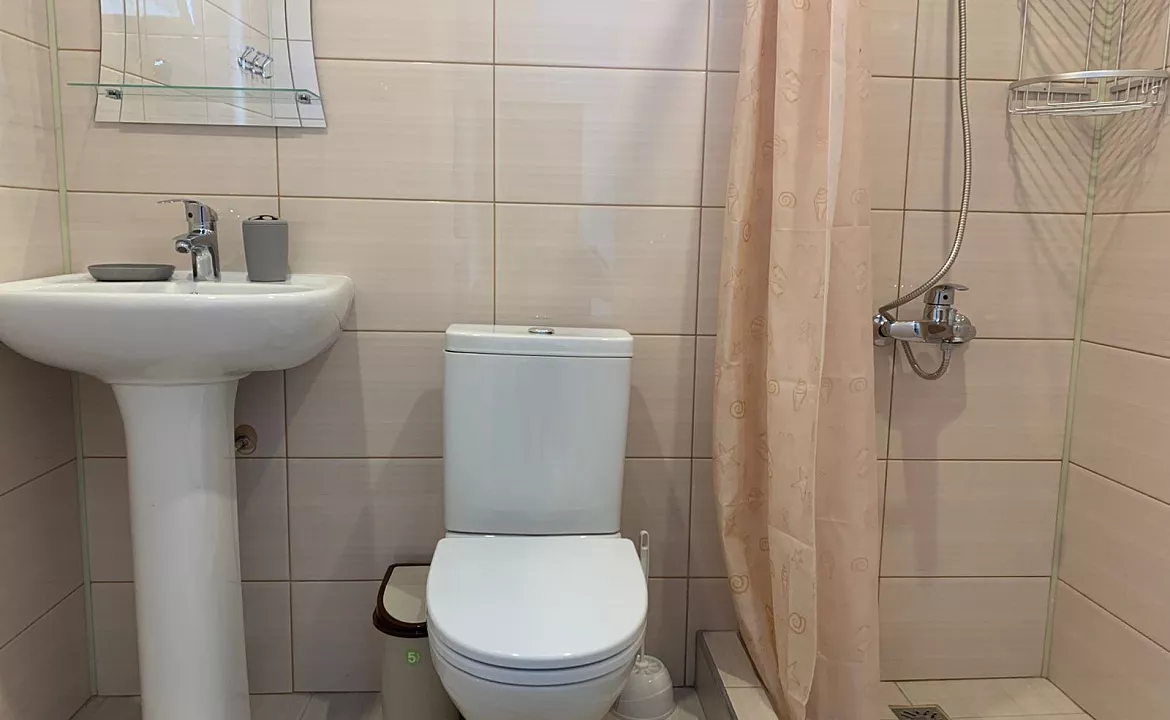 Апартаменты с кухней на два номера. Гостевой дом ЭЙВА. Пицунда