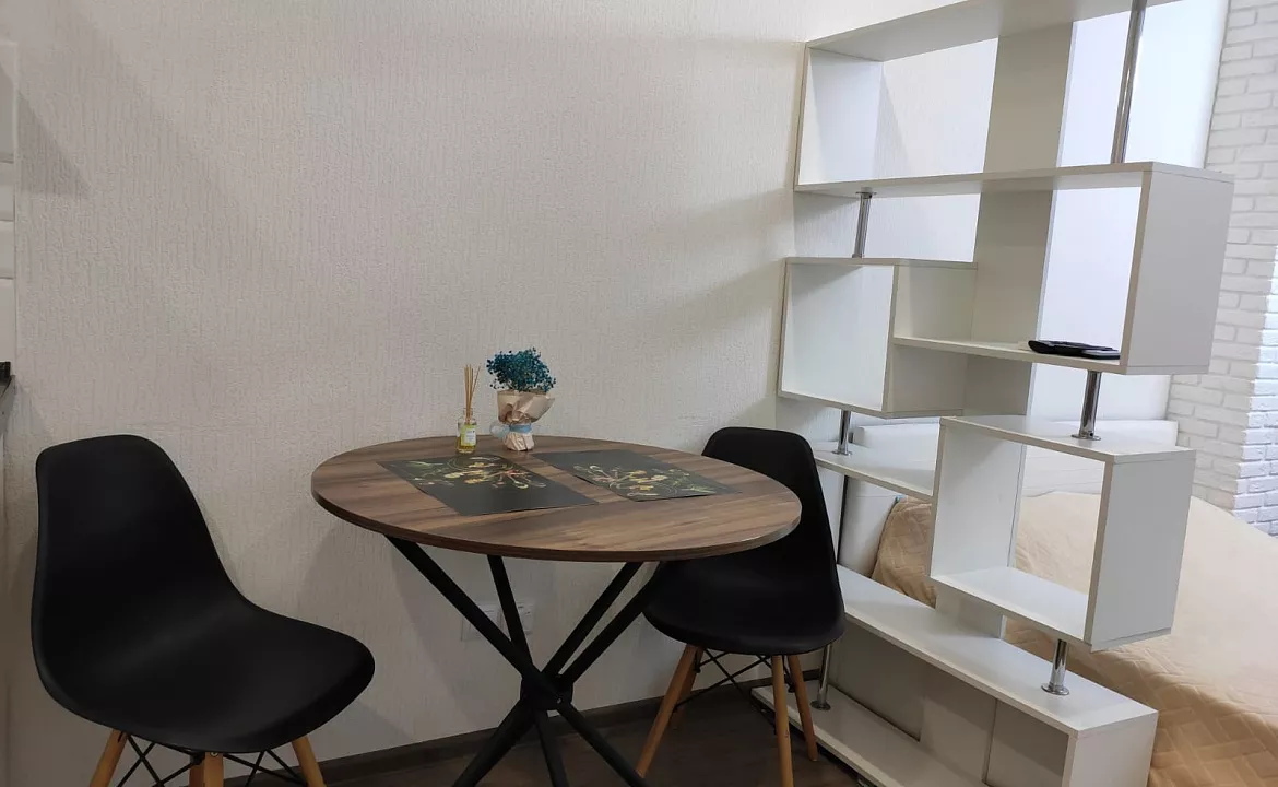 Студия. Квартира в многоквартирном доме Студия на Светлане. Сочи