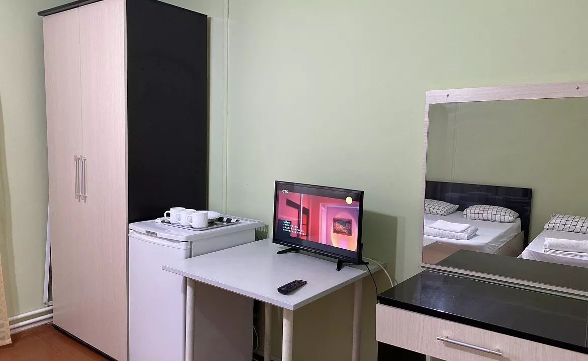 ТРЁХМЕСТНЫЙ . Гостевой дом АКВАТОРИЯ . Кучугуры