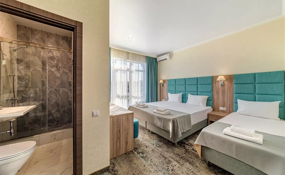 Улучшенный 3х-местный. Отель Премьер. Геленджик