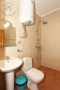 Двухместный номер на 2 этаже. Гостевой дом "Фонарь и Мельница". Береговое