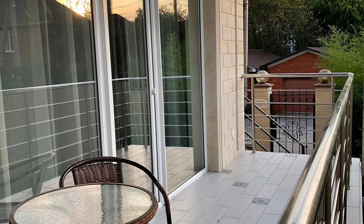 Одноместный с балконом вид на окрестности. Отель "РЕВЮ". Агой