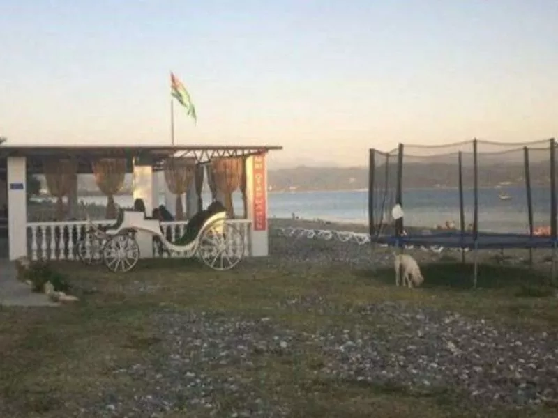 . Гостевой дом Фаворит . Сухум