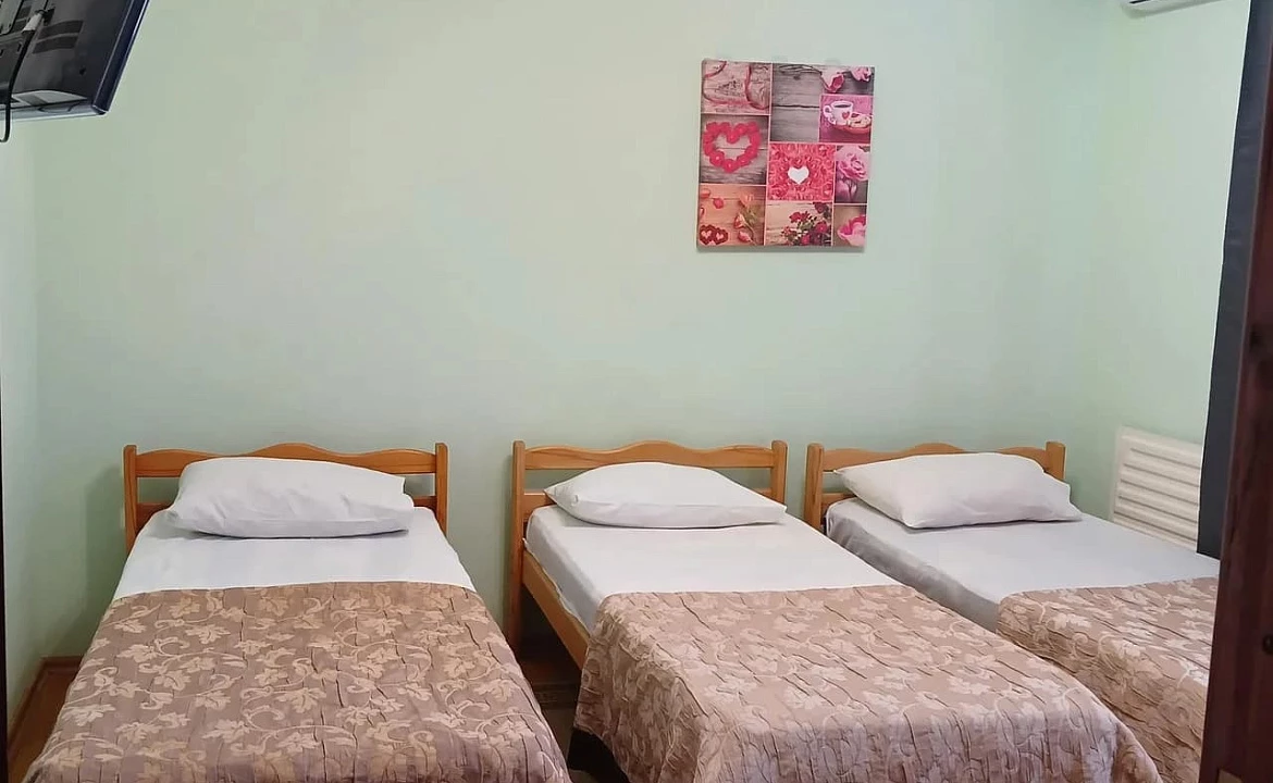 3х местный Люкс, от 1 до 4 гостей, двуспальная кровать, вид на море. Гостевой дом "Горная лаванда". Лазаревское