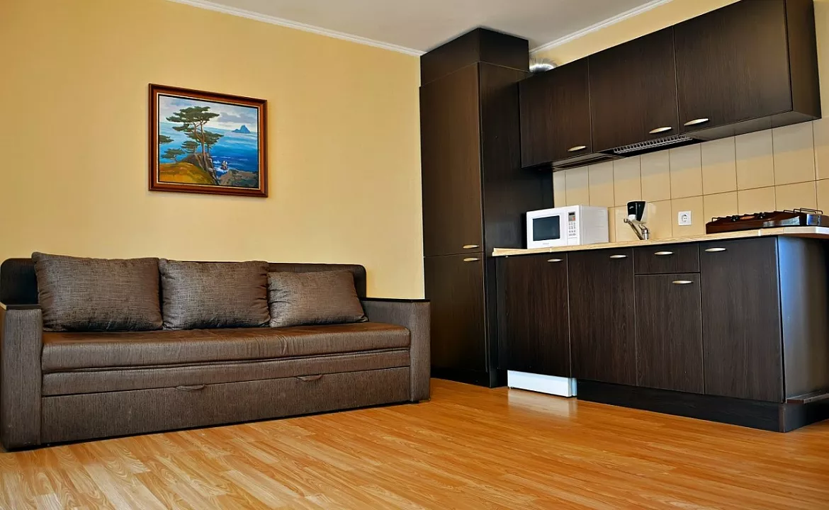 Двухкомнатный номер с кухней и видом на море (2 этаж). Гостиничный комплекс Зеленый мыс. Алупка