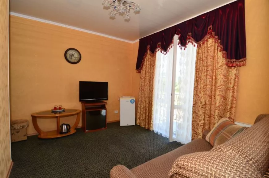 2-комнатный Люкс. Коттедж «Золотой Лев». Чайка