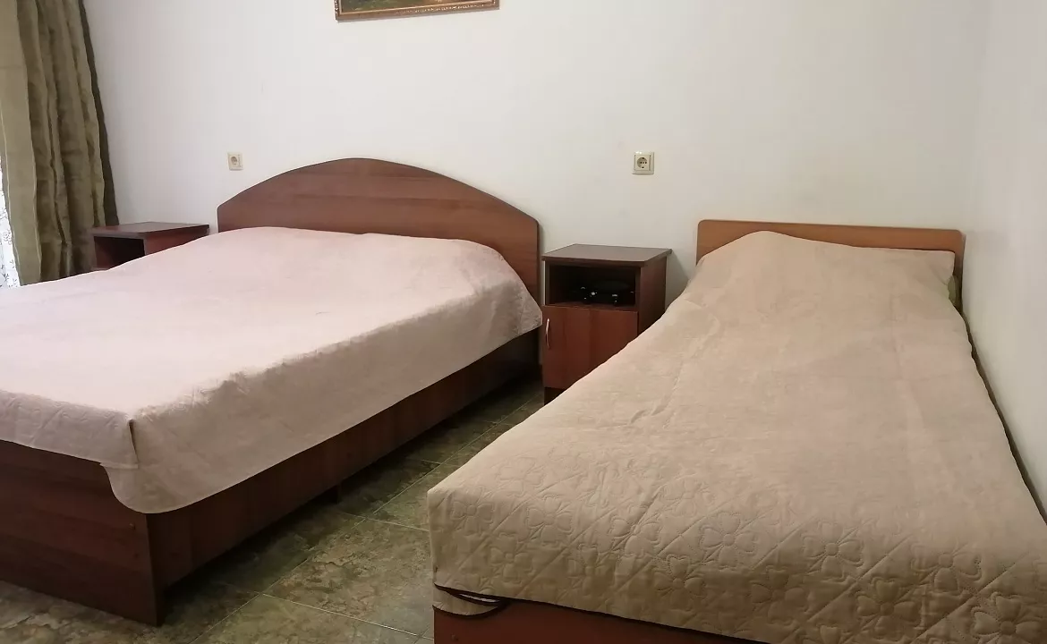 Четырёхместный номер на 2-м этаже. Гостевой дом "РОМАНТИКА". Лазаревское