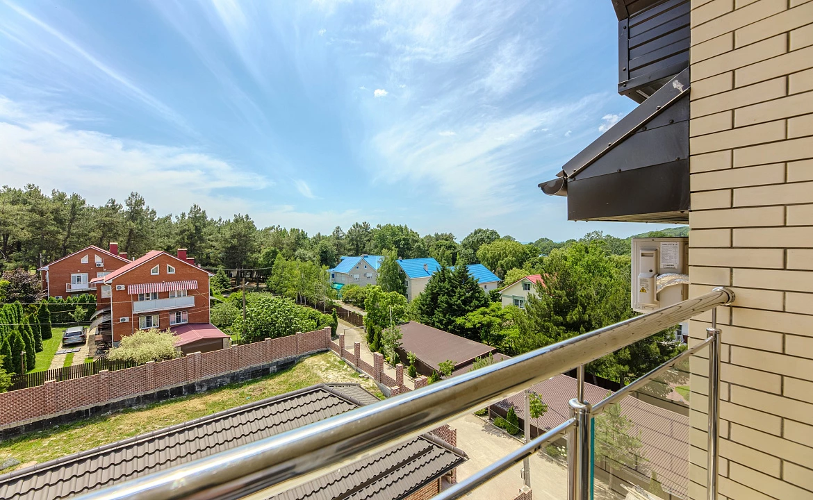 комфорт плюс. Отель отель Авис. Криница