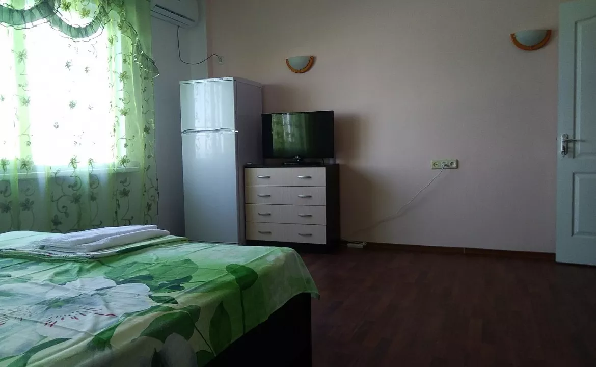 «Люкс» с большим балконом (S =25 м2) с видом на море . Гостевой дом Эдем в Волконке. Лазаревское