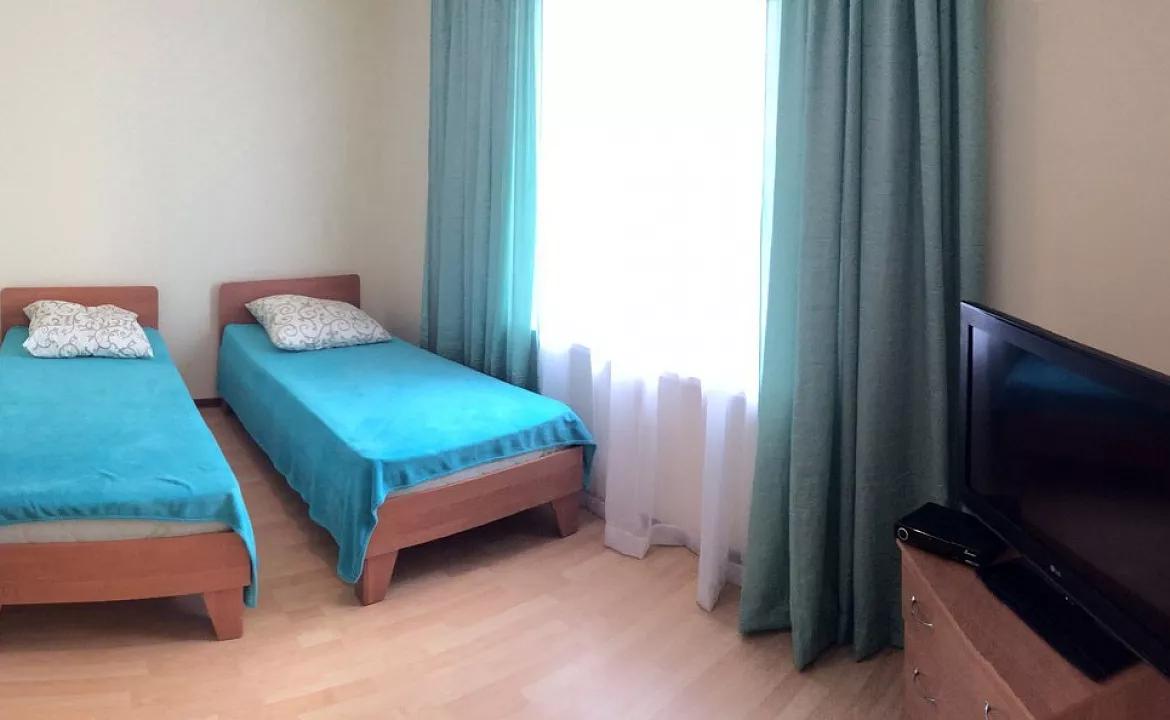 2х комнатный номер на 5-6 человек. Гостевой дом ГРИГОРИЙ. Орджоникидзе 2х комнатный номер на 5-6 человек. Гостевой дом ГРИГОРИЙ. Орджоникидзе