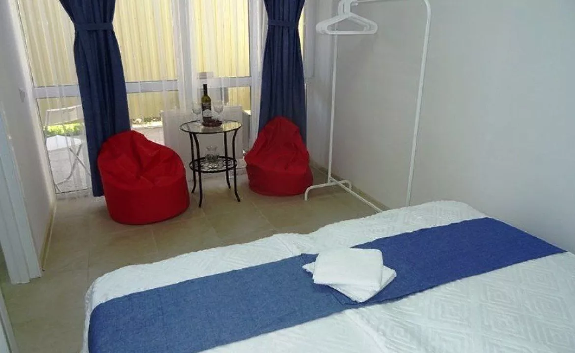 Квартира-студия с отдельной спальней. Гостевой дом "Айсберг". Вардане