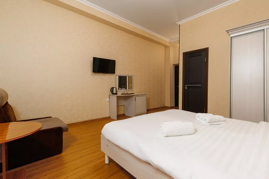 Номер комфорт с балконом для 3 гостей. Гостевой дом Ева. Адлер