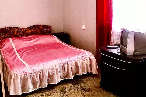 Трехместная комната с санузлом на этаже. Частный сектор "Светлана на Луговой". Адлер