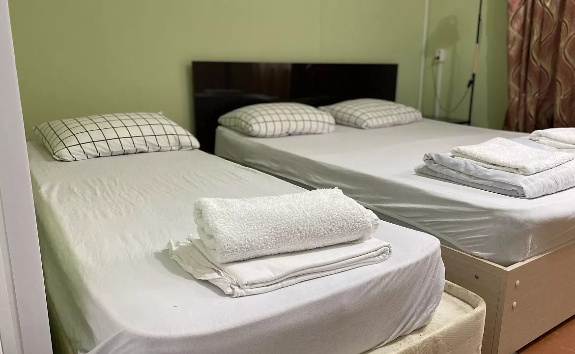 ТРЁХМЕСТНЫЙ . Гостевой дом АКВАТОРИЯ . Кучугуры