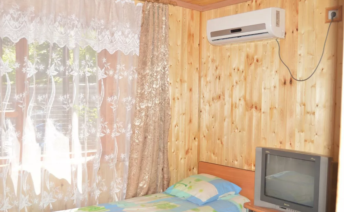 Трехместный номер «эконом». Гостевой дом "Алина" - Голубицкая. Голубицкая