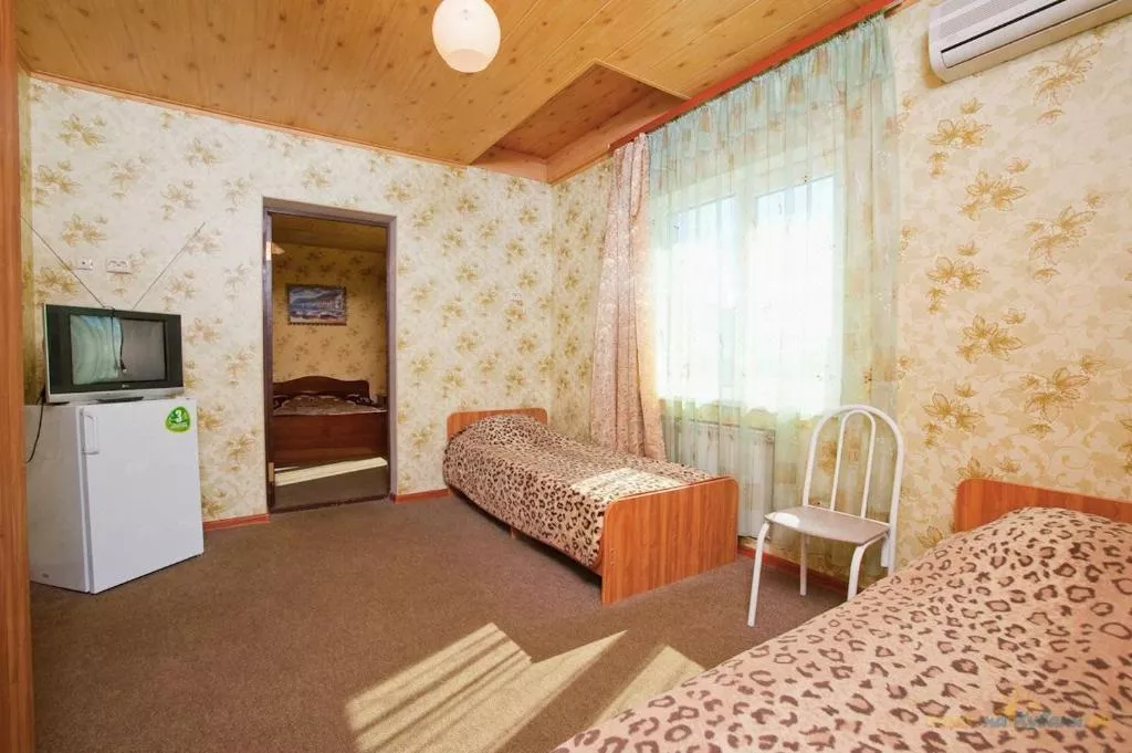 ЧЕТЫРЕХМЕСТНЫЙ С ВИДОМ НА ГОРЫ. Гостевой дом "Сибирячка". Ольгинка