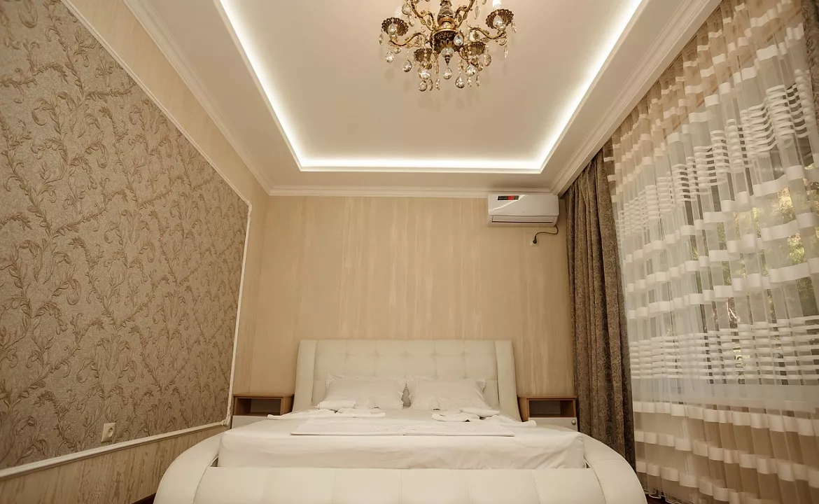 Люкс двухкомнатный с балконом. Гостевой дом Ника Премиум. Геленджик