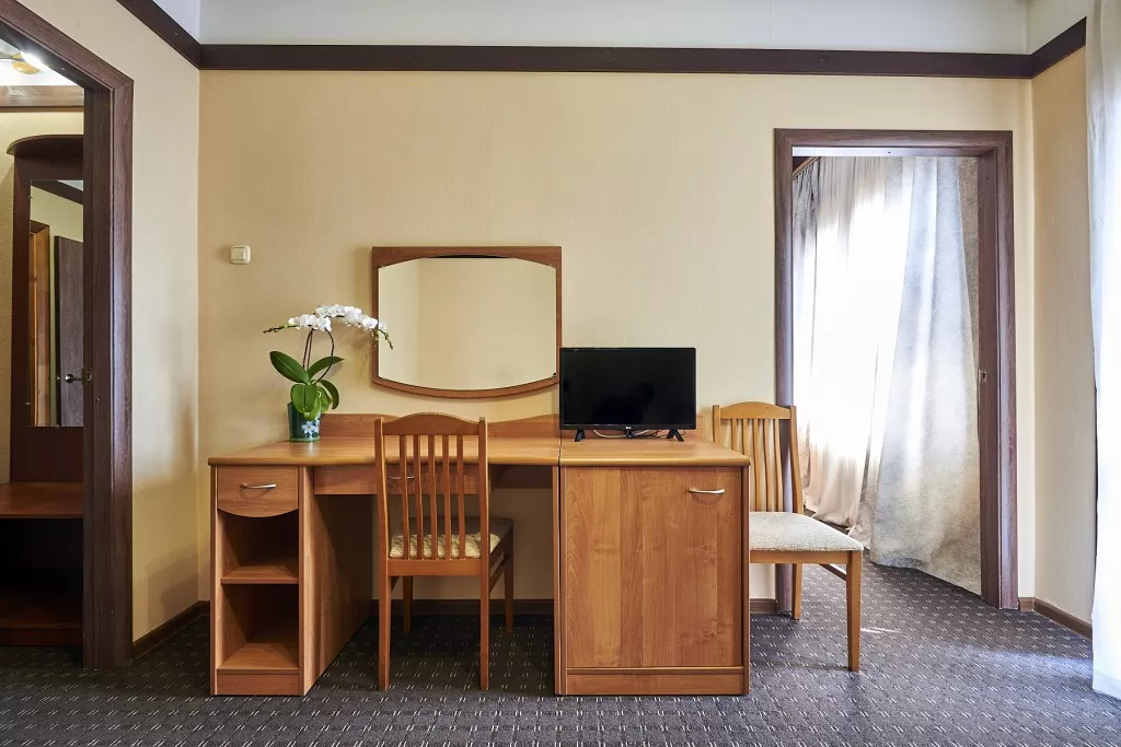 «Фэмили» — двухкомнатный номер. Пансионат "Лад" ★★★. Макопсе «Фэмили» — двухкомнатный номер. Пансионат "Лад" ★★★. Макопсе