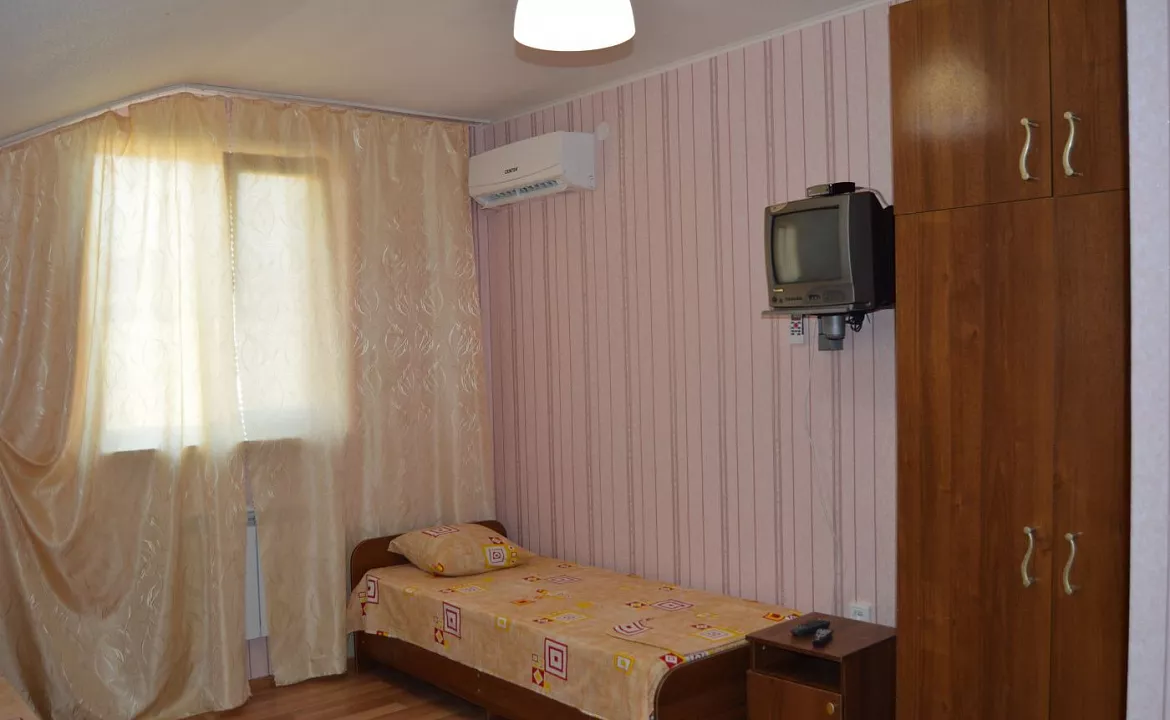 Двухкомнатная квартира. Гостевой дом "Алина" - Голубицкая. Голубицкая