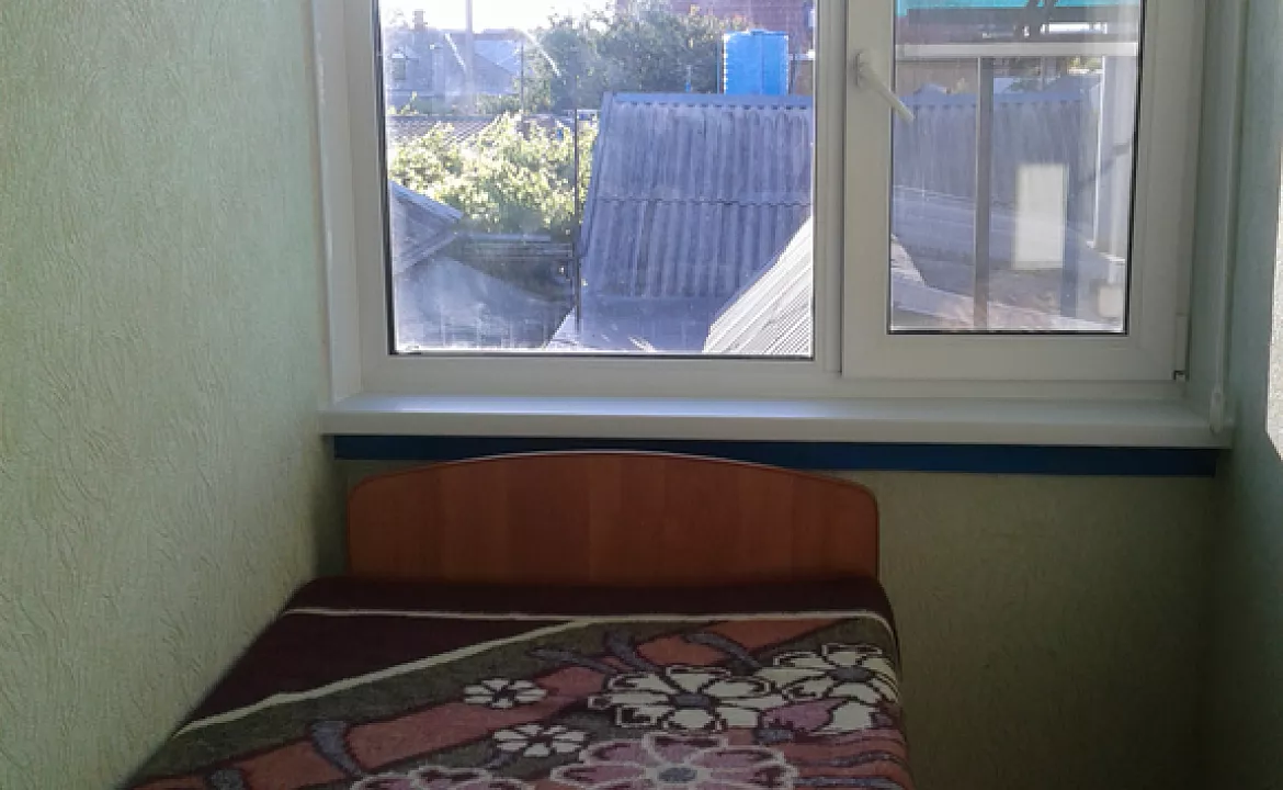 Отдельные комнаты с размещением от 1 до 4 человек. Частный сектор Отдых в Ейске на Калинина 156. Ейск