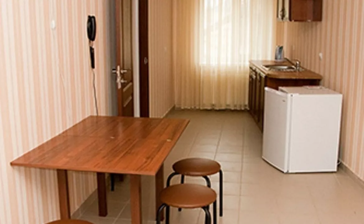 Семейный. Гостиница "На Эскадронной". Евпатория Семейный. Гостиница "На Эскадронной". Евпатория