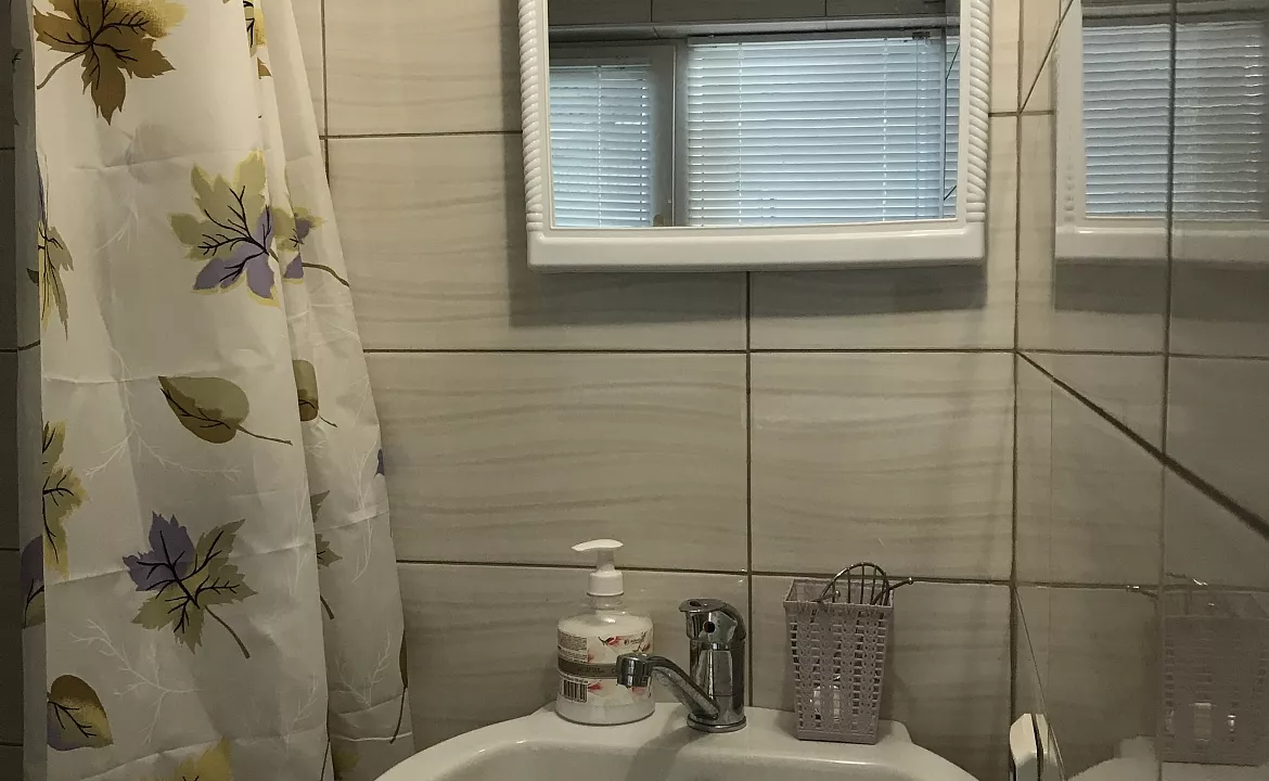 Люкс 4-х местный  . Гостевой дом "Оазис". Сухум