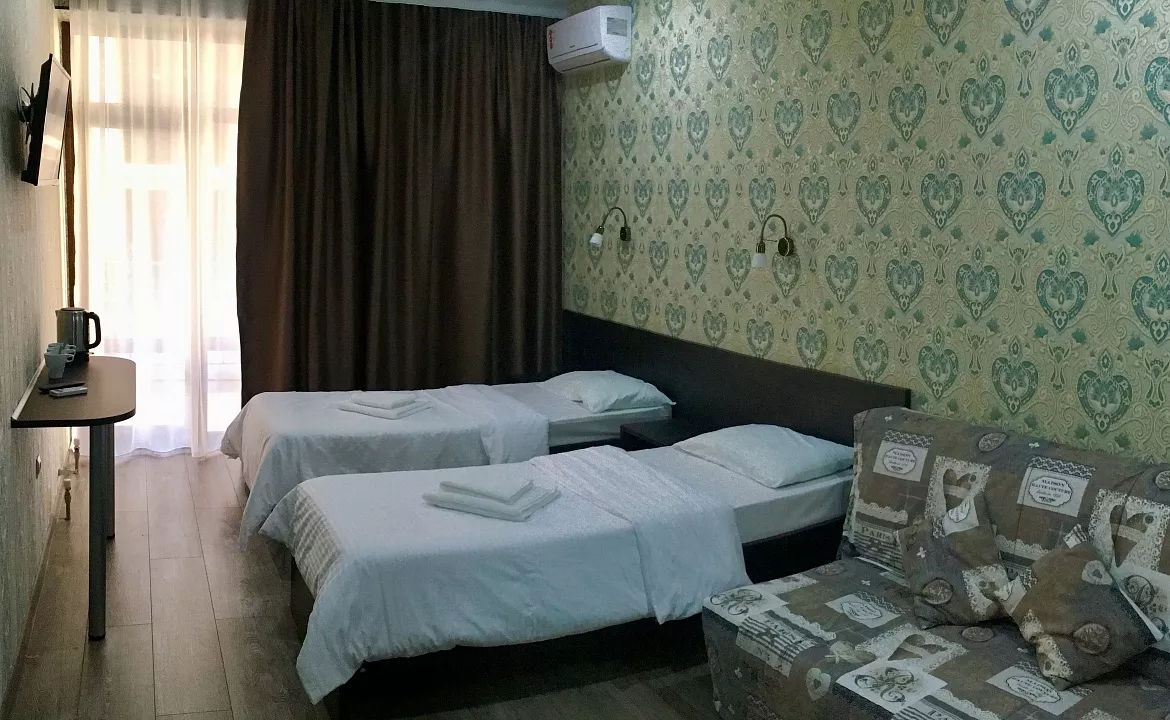 3 местный с балконом вид во двор. Гостевой дом София - Лазаревское. Лазаревское