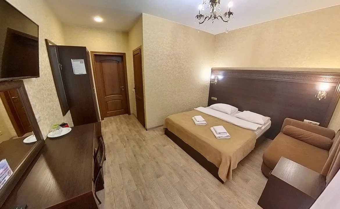 Стандарт трехместный с балконом. Гостевой дом «ГРИФ». Адлер