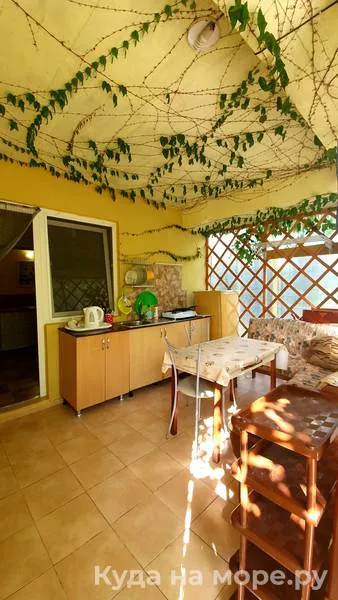 4-местные 2-комнатные апартаменты с кухней-1 этаж. Гостевой дом Алиса - Солоники. Солоники 4-местные 2-комнатные апартаменты с кухней-1 этаж. Гостевой дом Алиса - Солоники. Солоники