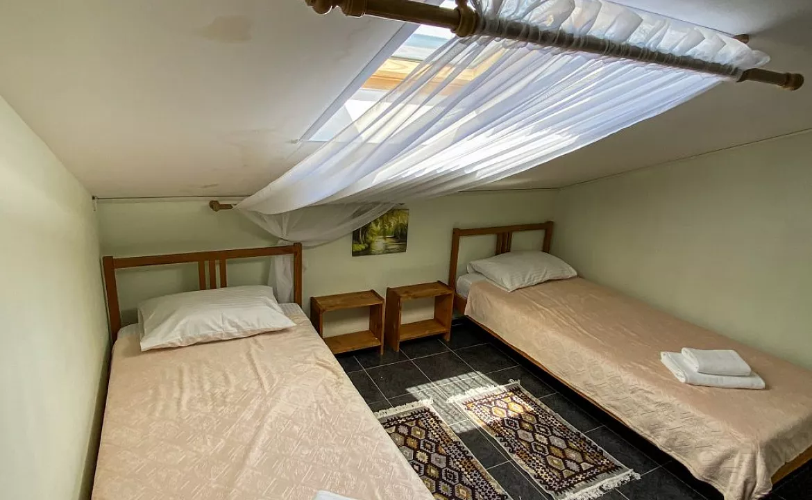 Эконом 2х-местный на мансардном этаже. Гостевой дом Волна. Нижнее Джемете Эконом 2х-местный на мансардном этаже. Гостевой дом Волна. Нижнее Джемете