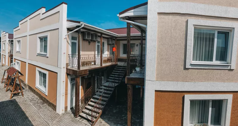 . Мини-пансионат «У моря». Штормовое