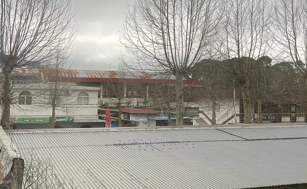 Двухкомнатная квартира под ключ. Двухкомнатная квартира у рынка . Гагра