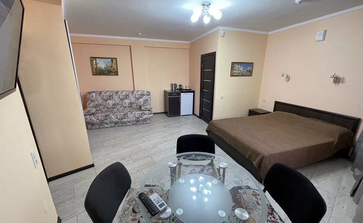 4х Местный. Отель Коста Браво. Евпатория