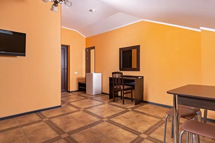 Двухкомнатный без балкона. Гостевой дом АНИКСИ. Кабардинка