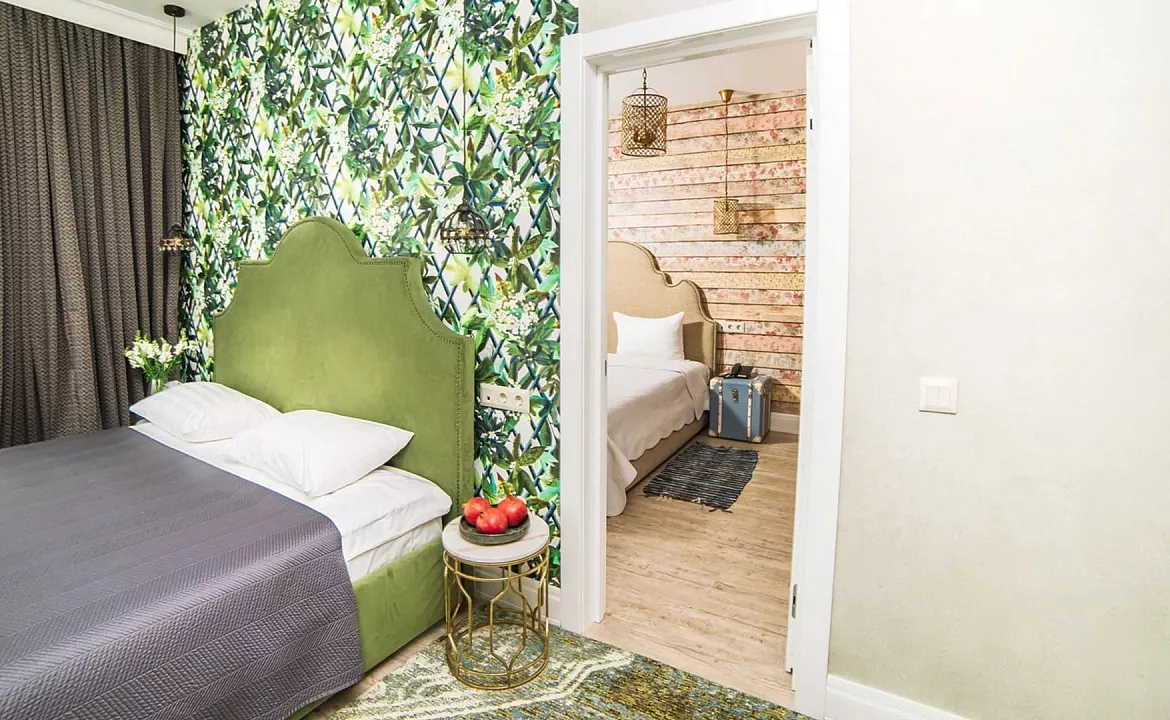 Улучшенный семейный номер с двумя спальнями и балконом. Отель «HILLS POLYANA». Красная Поляна