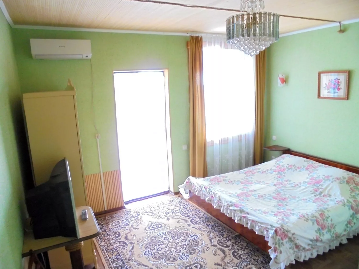 . Дом под ключ  Двухкомнатный домик с террасой на 3-7 человек.. Феодосия