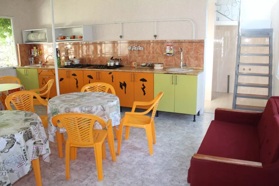 Отдельный блок: летняя кухня, туалеты и души. . Частный сектор «Владислав». Сочи