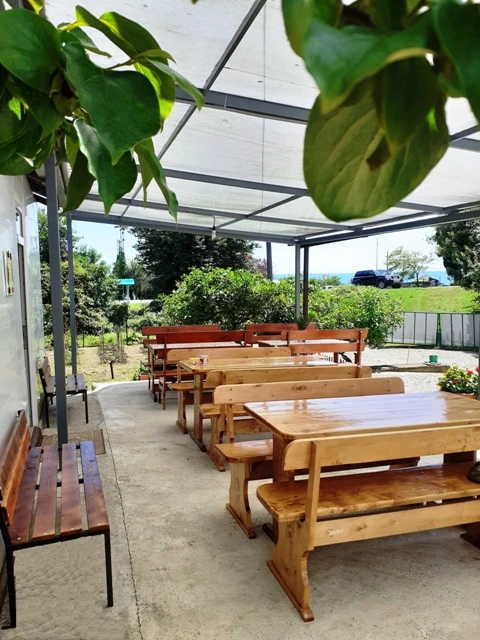 . ОТДЕЛЬНЫЙ 2-х комнатный ДОМИК со всеми удобствами  (семь спальных мест)!  МОРЕ напротив! . Новый Афон