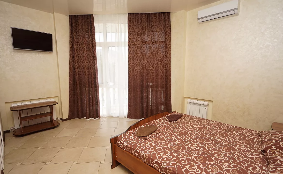 Номер на двоих с балконом . Гостевой дом Эвелина - Лазаревское. Лазаревское