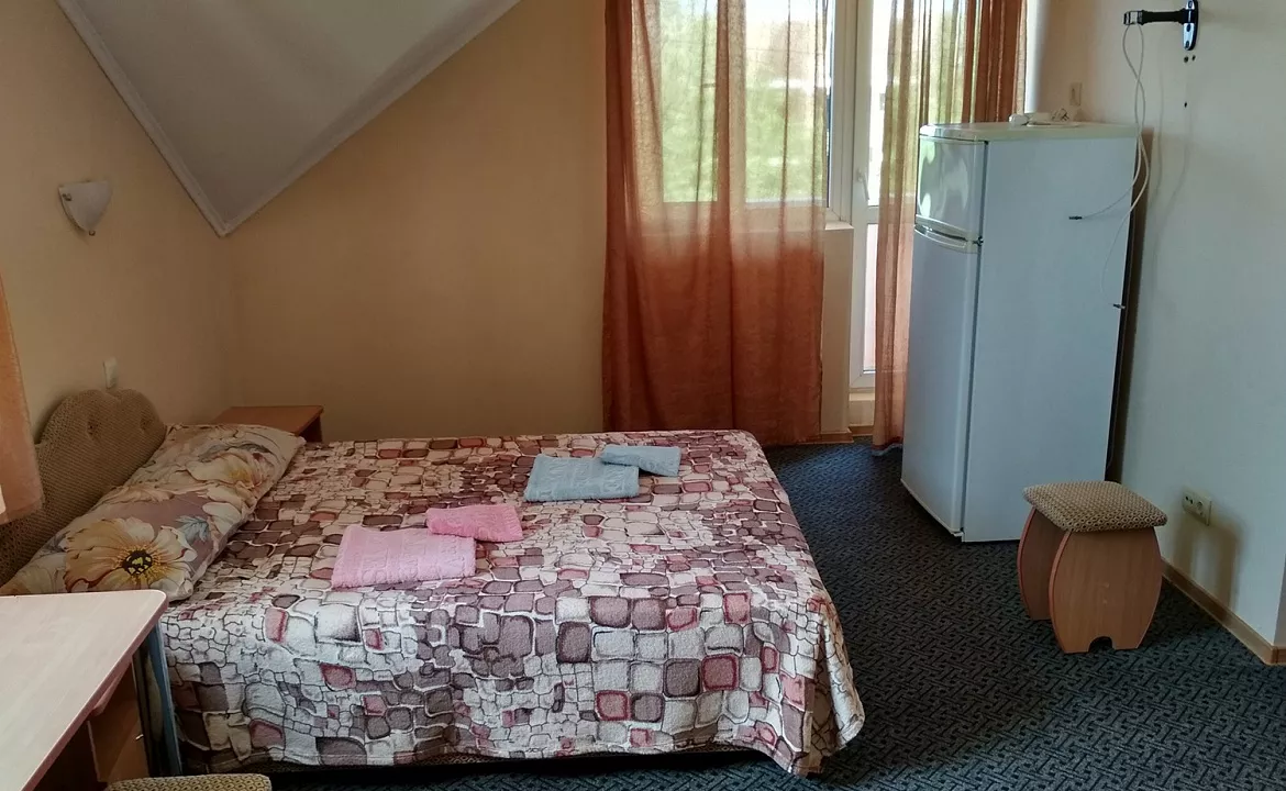 Двухкомнатный полулюкс. Гостиница "ВИКТОРиЯ" - Саки. Саки