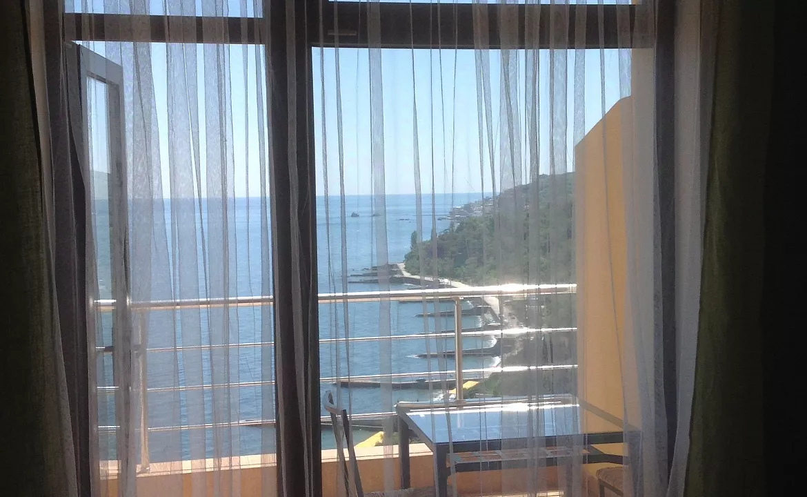 Полулюкс для двоих с видом на море. Квартира в многоквартирном доме Аппартаменты «Премьера». Чайка