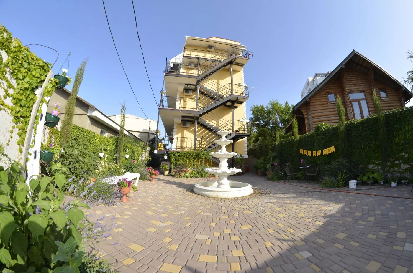 . Отель Гостевой дом «У Тещи-2». Феодосия