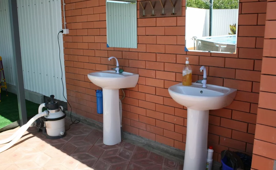 Трёхместный номер с кондиционером. Гостевой дом 7Я. Голубицкая