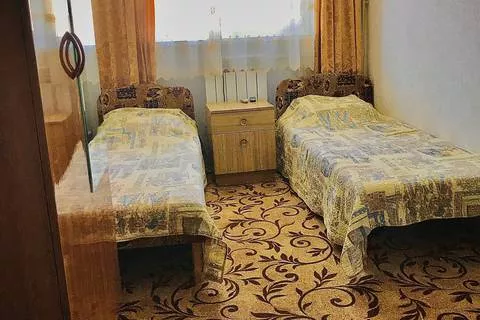 Двухместная комната с санузлом на этаже. Частный сектор "Светлана на Луговой". Адлер