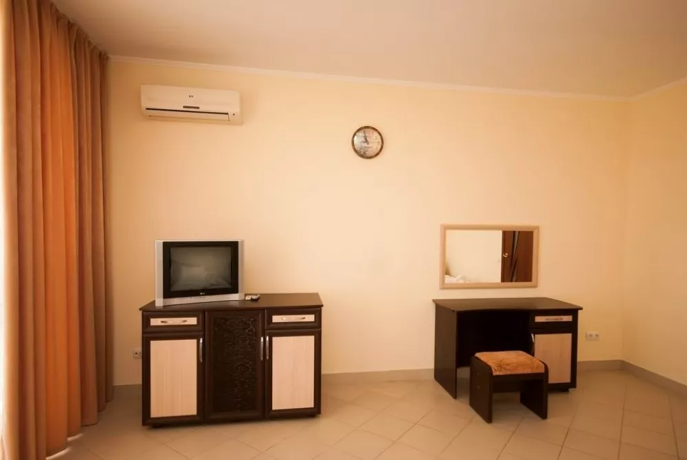 Стандарт трёхместный (Корпус Пляж). Комплекс Эллада. Семидворье