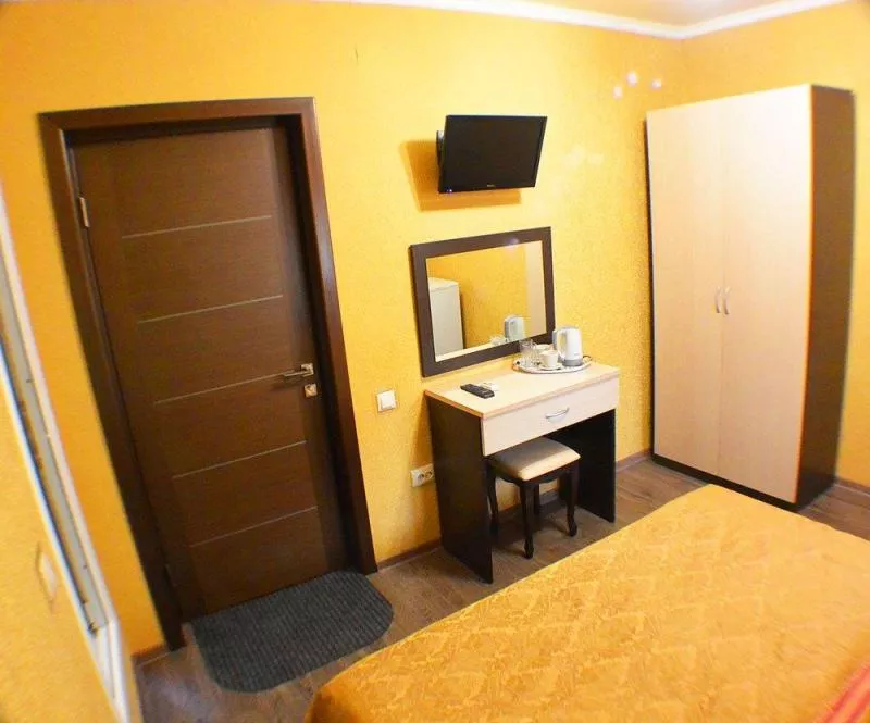 2-х местный номер Стандарт. Гостевой дом "Дом с дельфинами" (корпус 2). Адлер