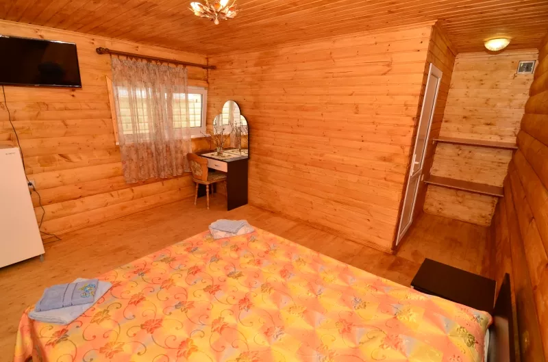 Эко-дом (из натурального дерева) 2-комнатный номер 