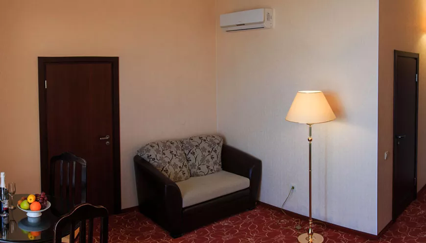 Люкс с видом на море и 2 балконами. Отель "Калифорния". Геленджик