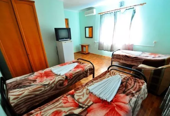 3-х местный номер ПК. Гостевой дом "Островок". Витязево