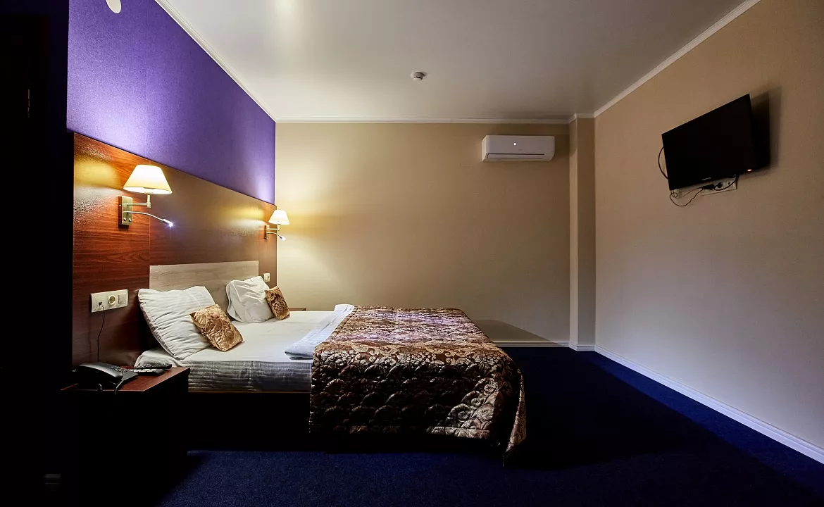 D-Lux. Отель "КОМФОРТ". Сухум